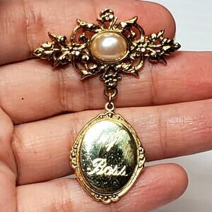 Number 1 Boss Dangling Brooch Pin Gold Tone Faux Pearl Cabachon 1.5"